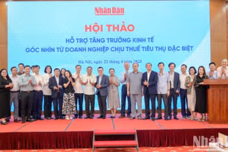 Các đại biểu tại hội thảo “Hỗ trợ tăng trưởng kinh tế - Góc nhìn từ doanh nghiệp chịu thuế tiêu thụ đặc biệt”. (Ảnh THỦY NGUYÊN)