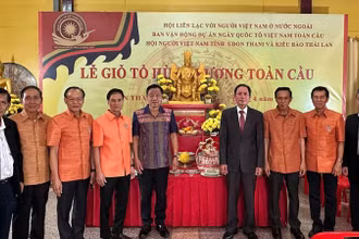 Các đại biểu tham dự Lễ Giỗ Tổ Hùng Vương ngày 6/4 tại Udon Thani. (Ảnh: CTV)