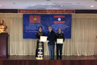 Lễ trao Huân, Huy chương của nước Cộng hòa dân chủ nhân dân Lào.