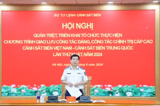 Trung tướng Bùi Quốc Oai, Bí thư Đảng ủy, Chính ủy Cảnh sát biển Việt Nam chủ trì hội nghị.