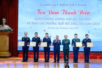 Các cá nhân vinh dự được nhận Giải thưởng Tuổi trẻ sáng tạo Cảnh sát biển Việt Nam năm 2024.