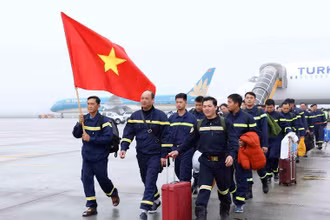 Đội tìm kiếm cứu nạn và cứu hộ Bộ Công an hoàn thành nhiệm vụ tại Thổ Nhĩ Kỳ, về đến sân bay quốc tế Nội Bài.