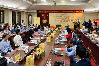 Buổi ra mắt bộ sách "Một số vấn đề về chủ nghĩa xã hội và con đường đi lên chủ nghĩa xã hội ở Việt Nam" thu hút đông đảo đại biểu tham dự.