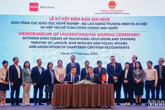 Lễ ký Biên bản ghi nhớ giữa Tổng cục Giáo dục nghề nghiệp và Hiệp hội Kế toán công chứng Anh quốc (ACCA)-T2/2023. (Ảnh: Nhật Quang)
