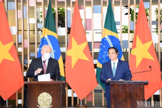 Tổng thống Brazil Lula da Silva và Thủ tướng Phạm Minh Chính tại buổi họp báo.