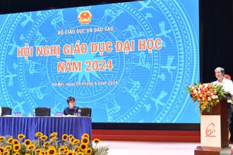 Bộ trưởng Giáo dục và Đào tạo Nguyễn Kim Sơn phát biểu tại Hội nghị.