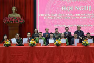 Lễ bàn giao nhiệm vụ mới cho Công an tỉnh Bắc Giang.