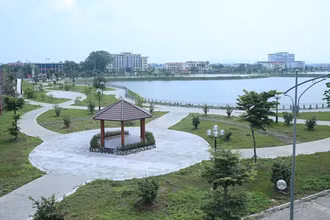 Hồ điều hòa và công viên trung tâm tạo điểm nhấn hiện đại cho thị trấn Vôi.