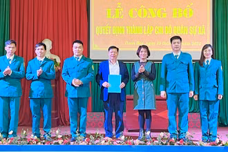 Đảng ủy xã Đoan Bái (Hiệp Hòa) công bố Quyết định thành lập Chi bộ Quân sự xã.