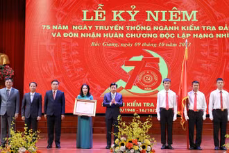 Ủy ban kiểm tra Tỉnh uỷ Bắc Giang đón nhận Huân chương Độc lập hạng Nhì.