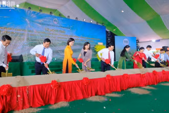 Lãnh đạo tỉnh Bình Phước thực hiện nghi lễ động thổ dự án cao tốc Gia Nghĩa-Chơn Thành.