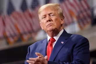 [Video] Tỷ lệ ủng hộ Tổng thống D. Trump thấp nhất trong lịch sử khảo sát 80 năm 