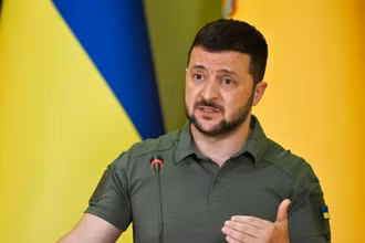 [Video] Tổng thống Ukraine trình Quốc hội gia hạn thiết quân luật