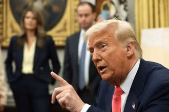[Video] Tổng thống Trump có thể áp thuế tới 250% lên hàng hóa Canada