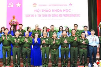 Các đại biểu dự hội thảo khoa học "Quân khu 4 - Tiền tuyến kiên cường, hậu phương vững chắc". (Ảnh TUẤN HUY)