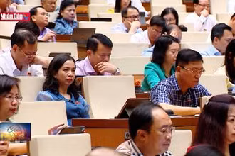 Quốc hội thảo luận tại hội trường nhiều nội dung quan trọng