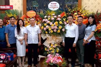 Các cơ quan đơn vị thăm, chúc mừng Báo Nhân Dân 21-6