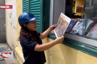 Hải Phòng: Bạn đọc hào hứng với phụ san tranh panorama chiến dịch Điện Biên Phủ
