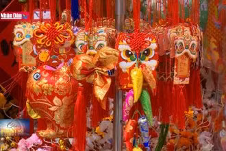 Phố Hàng Mã ngập tràn sắc xuân