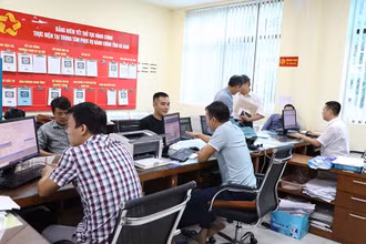 Bộ phận tiếp nhận thủ tục hành chính tại Trung tâm hành chính công tỉnh Hà Nam.
