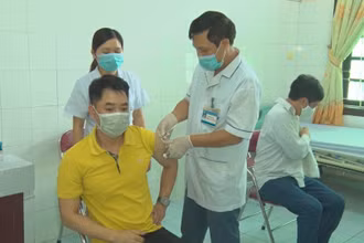 Hà Nam tiếp tục thực hiện tiêm vaccine phòng Covid-19 mũi 3 cho trẻ từ 12 đến dưới 18 tuổi.