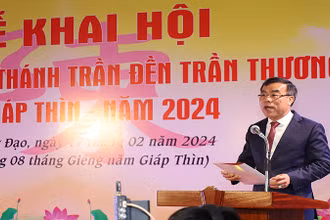 Đồng chí Chủ tịch Ủy ban nhân dân huyện Lý Nhân phát biểu Khai mạc Lễ hội đền Trần Thương Xuân Giáp Thìn năm 2024