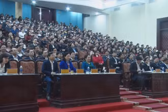 Các đại biểu dự hội nghị.