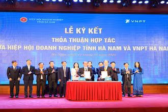 Ký kết Thỏa thuận hợp tác hỗ trợ chuyển đổi số giữa Hội Doanh nghiệp tỉnh Hà Nam và VNPT Hà Nam.