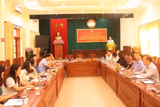 Các đại biểu dự tọa đàm.