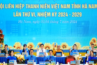 Đoàn Chủ tịch Đại hội.