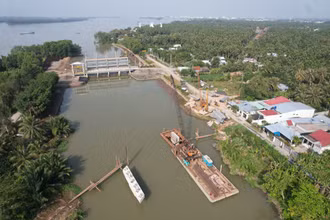 Cống Xuân Hòa xã Xuân Đông, huyện Chợ Gạo (Tiền Giang) là cống lấy nước ngọt chủ lực phục vụ cho vùng ngọt hóa Gò Công. Ảnh Nguyễn Sự.