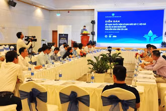 Quang cảnh diễn đàn.