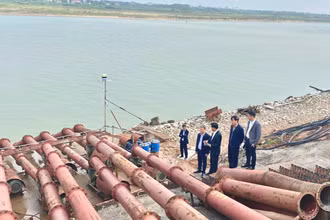 Cục Thủy lợi kiểm tra công tác lấy nước trên địa bàn thành phố Hà Nội.