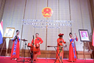 Biểu diễn nghệ thuật tại lễ kỷ niệm 78 năm Quốc khánh 2/9 được tổ chức ở Bangkok, Thái Lan.