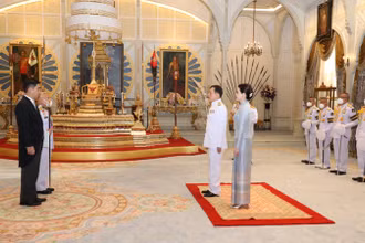 Nhà Vua Thái Lan Maha Vajiralongkorn Phra Vajiraklaochaoyuhua tiếp Đại sứ Phạm Việt Hùng. (Ảnh: Đại sứ quán Việt Nam tại Thái Lan cung cấp)