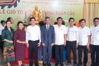 Kiều bào tại Thái Lan cùng nhau hướng về cội nguồn, quê hương. (Ảnh: CTV)