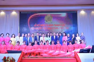 Các đại biểu tham dự lễ kỷ niệm 10 năm thành lập Hội người Việt Nam toàn Thái Lan. (Ảnh: ĐINH TRƯỜNG)