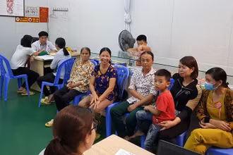 Khám bệnh tại Phòng khám đông y Bách Thông đường (thị trấn Kẻ Sặt, huyện Bình Giang, tỉnh Hải Dương).