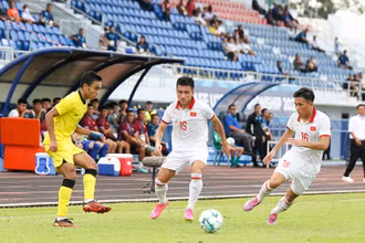 U23 Việt Nam (áo trắng) thắng thuyết phục U23 Malaysia 4-1. (Ảnh VFF)