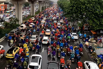 Ùn tắc giao thông vào khung giờ cao điểm trên đường Nguyễn Trãi, Hà Nội. (Ảnh Thu Hà)