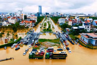 Trung tâm thành phố Huế, tỉnh Thừa Thiên Huế trong đợt ngập lụt vào giữa tháng 11 vừa qua. (Ảnh TRẦN THIÊN)