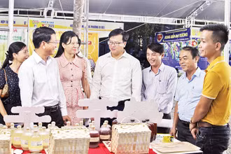 Phiên chợ hàng Việt Nam tại xã Hòa Ninh, huyện Hòa Vang, thành phố Đà Nẵng.