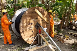 Điện lực Hậu Giang nỗ lực đưa điện lưới quốc gia về nông thôn.