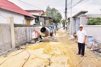 Một đoạn đường trong khu phố ở phường Ba Đồn được mở rộng để người dân đi lại được thuận lợi.