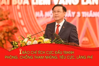 Chủ tịch Quốc hội Vương Đình Huệ phát biểu tại Lễ công bố và trao Giải báo chí toàn quốc về xây dựng Đảng (Giải Búa liềm vàng) lần thứ VII - năm 2022.