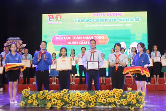 Tuyên dương Liên đội xuất sắc – Nghìn việc tốt