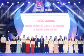 Khen thưởng "Sinh viên 5 tốt"
