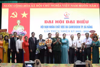 Ra mắt Ban Chấp hành nhiệm kỳ mới.