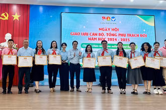Tri ân, tuyên dương thầy cô giáo, cán bộ làm Tổng phụ trách Đội