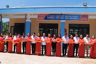 Hai lớp học được xây mới kiên cố.